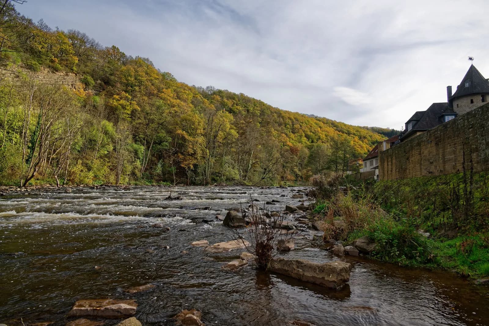 La Roche-en-Ardenne, vue sur la ville et le château dans la vallée de l'Ourthe