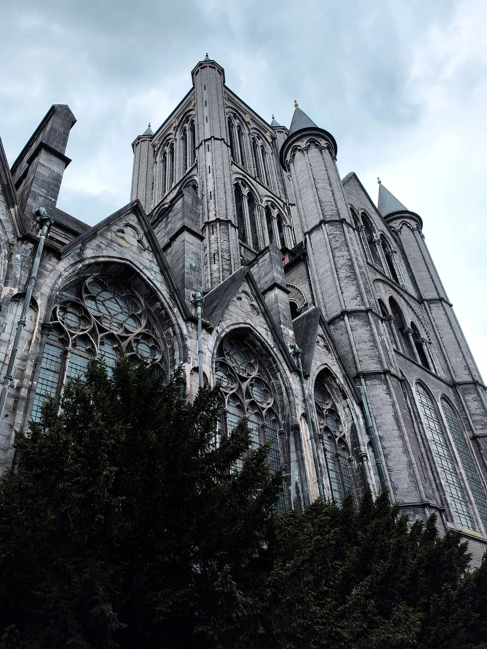 Cathédrale Notre-Dame de Tournai avec ses cinq tours